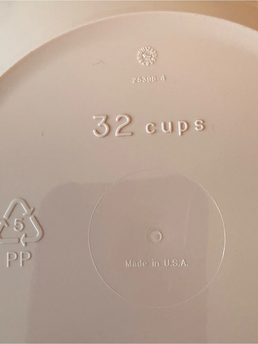 Tupperware 32 c bowl with lid.